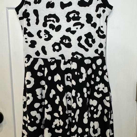 LuLaRoe Nikki Dress Size M leopard/anima print - Picture 8 of 8